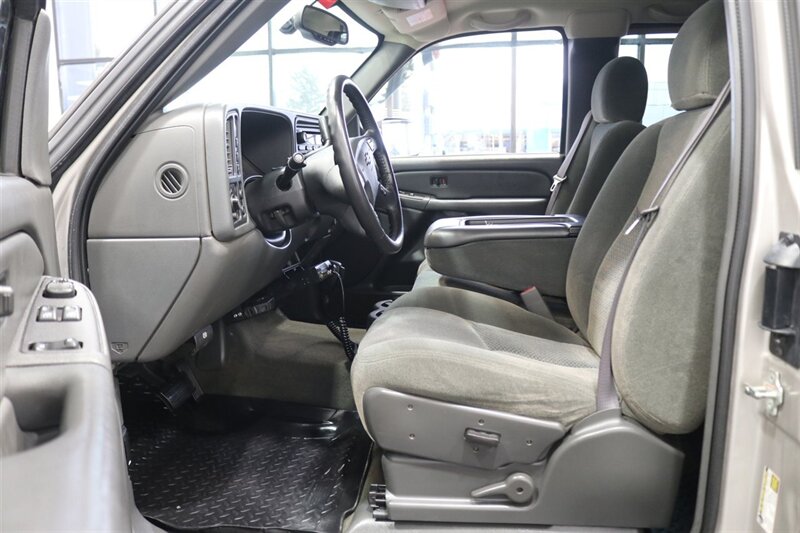 2005 Chevrolet Silverado 2500 LS  1-OWNER* 100% RUST FREE* NEVER HAD 5TH WHEEL / GOOSENECK* 5-SPD ALLISON* SHORT BED* NEW 2.5 "LEVEL LIFT W/ NEW 33 " BFG KO3 10-PLYS* ALL ORIGINAL BOOKS-WINDOW STICKER-2 KEYS-SERVICE RECORDS - Photo 74 - Portland, OR 97230