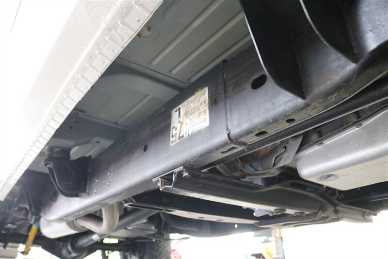 2005 Chevrolet Silverado 2500 LS  1-OWNER* 100% RUST FREE* NEVER HAD 5TH WHEEL / GOOSENECK* 5-SPD ALLISON* SHORT BED* NEW 2.5 "LEVEL LIFT W/ NEW 33 " BFG KO3 10-PLYS* ALL ORIGINAL BOOKS-WINDOW STICKER-2 KEYS-SERVICE RECORDS - Photo 27 - Portland, OR 97230