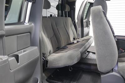 2005 Chevrolet Silverado 2500 LS  1-OWNER* 100% RUST FREE* NEVER HAD 5TH WHEEL / GOOSENECK* 5-SPD ALLISON* SHORT BED* NEW 2.5 "LEVEL LIFT W/ NEW 33 " BFG KO3 10-PLYS* ALL ORIGINAL BOOKS-WINDOW STICKER-2 KEYS-SERVICE RECORDS - Photo 18 - Portland, OR 97230