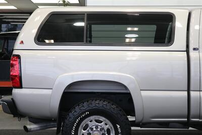 2005 Chevrolet Silverado 2500 LS  1-OWNER* 100% RUST FREE* NEVER HAD 5TH WHEEL / GOOSENECK* 5-SPD ALLISON* SHORT BED* NEW 2.5 "LEVEL LIFT W/ NEW 33 " BFG KO3 10-PLYS* ALL ORIGINAL BOOKS-WINDOW STICKER-2 KEYS-SERVICE RECORDS - Photo 59 - Portland, OR 97230