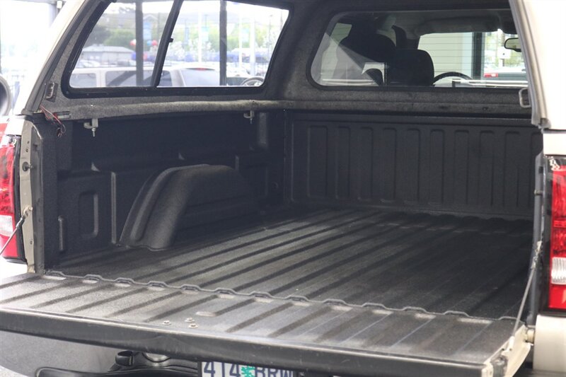 2005 Chevrolet Silverado 2500 LS  1-OWNER* 100% RUST FREE* NEVER HAD 5TH WHEEL / GOOSENECK* 5-SPD ALLISON* SHORT BED* NEW 2.5 "LEVEL LIFT W/ NEW 33 " BFG KO3 10-PLYS* ALL ORIGINAL BOOKS-WINDOW STICKER-2 KEYS-SERVICE RECORDS - Photo 45 - Portland, OR 97230