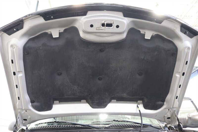 2005 Chevrolet Silverado 2500 LS  1-OWNER* 100% RUST FREE* NEVER HAD 5TH WHEEL / GOOSENECK* 5-SPD ALLISON* SHORT BED* NEW 2.5 "LEVEL LIFT W/ NEW 33 " BFG KO3 10-PLYS* ALL ORIGINAL BOOKS-WINDOW STICKER-2 KEYS-SERVICE RECORDS - Photo 41 - Portland, OR 97230