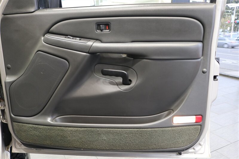 2005 Chevrolet Silverado 2500 LS  1-OWNER* 100% RUST FREE* NEVER HAD 5TH WHEEL / GOOSENECK* 5-SPD ALLISON* SHORT BED* NEW 2.5 "LEVEL LIFT W/ NEW 33 " BFG KO3 10-PLYS* ALL ORIGINAL BOOKS-WINDOW STICKER-2 KEYS-SERVICE RECORDS - Photo 63 - Portland, OR 97230