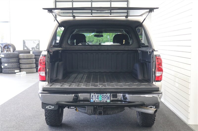 2005 Chevrolet Silverado 2500 LS  1-OWNER* 100% RUST FREE* NEVER HAD 5TH WHEEL / GOOSENECK* 5-SPD ALLISON* SHORT BED* NEW 2.5 "LEVEL LIFT W/ NEW 33 " BFG KO3 10-PLYS* ALL ORIGINAL BOOKS-WINDOW STICKER-2 KEYS-SERVICE RECORDS - Photo 15 - Portland, OR 97230