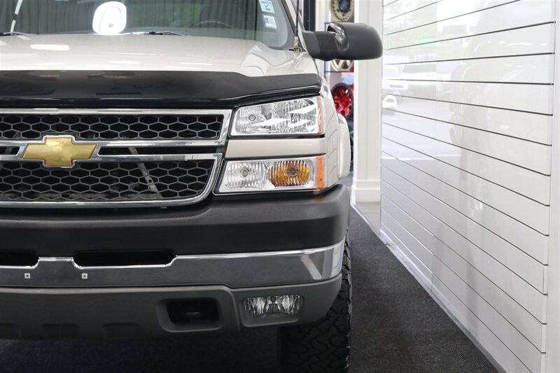 2005 Chevrolet Silverado 2500 LS  1-OWNER* 100% RUST FREE* NEVER HAD 5TH WHEEL / GOOSENECK* 5-SPD ALLISON* SHORT BED* NEW 2.5 "LEVEL LIFT W/ NEW 33 " BFG KO3 10-PLYS* ALL ORIGINAL BOOKS-WINDOW STICKER-2 KEYS-SERVICE RECORDS - Photo 60 - Portland, OR 97230
