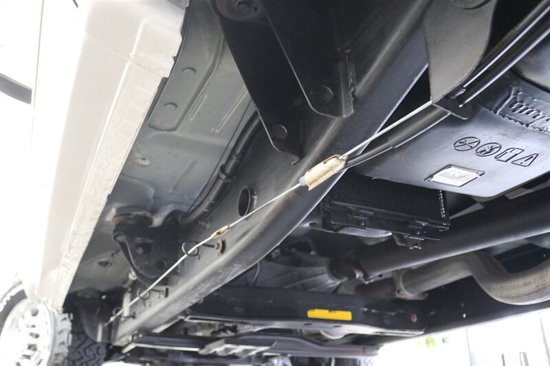 2005 Chevrolet Silverado 2500 LS  1-OWNER* 100% RUST FREE* NEVER HAD 5TH WHEEL / GOOSENECK* 5-SPD ALLISON* SHORT BED* NEW 2.5 "LEVEL LIFT W/ NEW 33 " BFG KO3 10-PLYS* ALL ORIGINAL BOOKS-WINDOW STICKER-2 KEYS-SERVICE RECORDS - Photo 28 - Portland, OR 97230