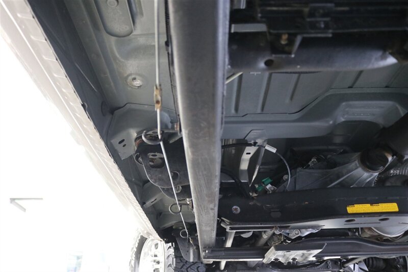 2005 Chevrolet Silverado 2500 LS  1-OWNER* 100% RUST FREE* NEVER HAD 5TH WHEEL / GOOSENECK* 5-SPD ALLISON* SHORT BED* NEW 2.5 "LEVEL LIFT W/ NEW 33 " BFG KO3 10-PLYS* ALL ORIGINAL BOOKS-WINDOW STICKER-2 KEYS-SERVICE RECORDS - Photo 23 - Portland, OR 97230