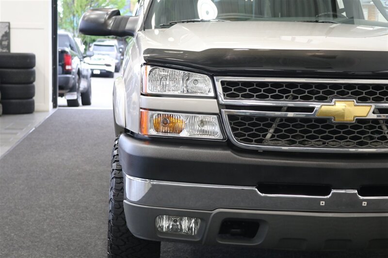 2005 Chevrolet Silverado 2500 LS  1-OWNER* 100% RUST FREE* NEVER HAD 5TH WHEEL / GOOSENECK* 5-SPD ALLISON* SHORT BED* NEW 2.5 "LEVEL LIFT W/ NEW 33 " BFG KO3 10-PLYS* ALL ORIGINAL BOOKS-WINDOW STICKER-2 KEYS-SERVICE RECORDS - Photo 61 - Portland, OR 97230