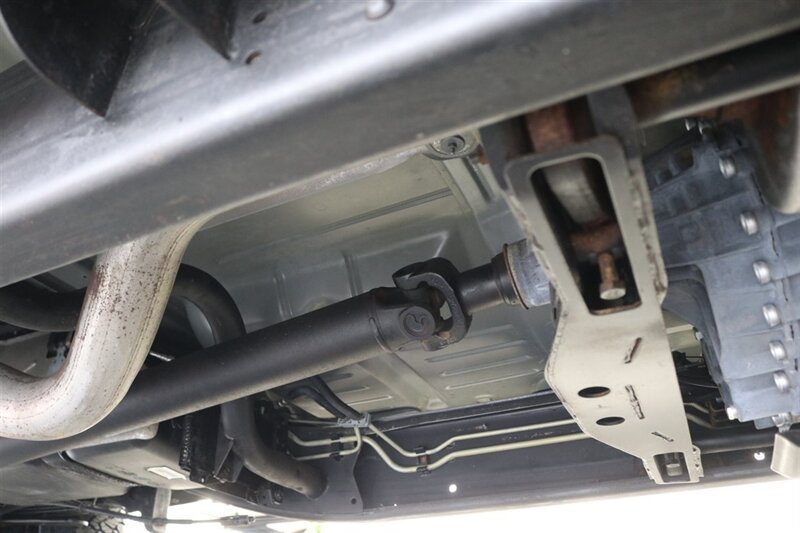 2005 Chevrolet Silverado 2500 LS  1-OWNER* 100% RUST FREE* NEVER HAD 5TH WHEEL / GOOSENECK* 5-SPD ALLISON* SHORT BED* NEW 2.5 "LEVEL LIFT W/ NEW 33 " BFG KO3 10-PLYS* ALL ORIGINAL BOOKS-WINDOW STICKER-2 KEYS-SERVICE RECORDS - Photo 26 - Portland, OR 97230