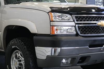 2005 Chevrolet Silverado 2500 LS  1-OWNER* 100% RUST FREE* NEVER HAD 5TH WHEEL / GOOSENECK* 5-SPD ALLISON* SHORT BED* NEW 2.5 "LEVEL LIFT W/ NEW 33 " BFG KO3 10-PLYS* ALL ORIGINAL BOOKS-WINDOW STICKER-2 KEYS-SERVICE RECORDS - Photo 13 - Portland, OR 97230
