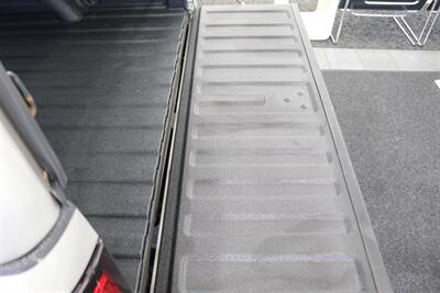 2005 Chevrolet Silverado 2500 LS  1-OWNER* 100% RUST FREE* NEVER HAD 5TH WHEEL / GOOSENECK* 5-SPD ALLISON* SHORT BED* NEW 2.5 "LEVEL LIFT W/ NEW 33 " BFG KO3 10-PLYS* ALL ORIGINAL BOOKS-WINDOW STICKER-2 KEYS-SERVICE RECORDS - Photo 47 - Portland, OR 97230