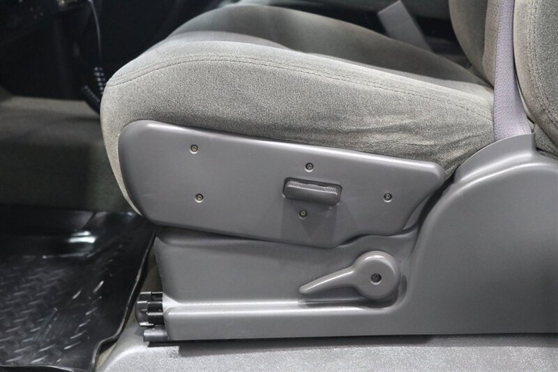 2005 Chevrolet Silverado 2500 LS  1-OWNER* 100% RUST FREE* NEVER HAD 5TH WHEEL / GOOSENECK* 5-SPD ALLISON* SHORT BED* NEW 2.5 "LEVEL LIFT W/ NEW 33 " BFG KO3 10-PLYS* ALL ORIGINAL BOOKS-WINDOW STICKER-2 KEYS-SERVICE RECORDS - Photo 66 - Portland, OR 97230