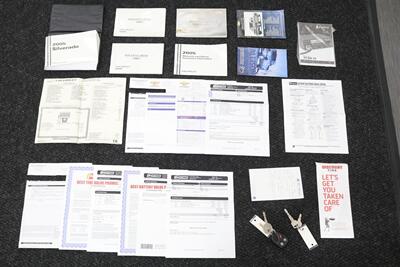 2005 Chevrolet Silverado 2500 LS  1-OWNER* 100% RUST FREE* NEVER HAD 5TH WHEEL / GOOSENECK* 5-SPD ALLISON* SHORT BED* NEW 2.5 "LEVEL LIFT W/ NEW 33 " BFG KO3 10-PLYS* ALL ORIGINAL BOOKS-WINDOW STICKER-2 KEYS-SERVICE RECORDS - Photo 20 - Portland, OR 97230