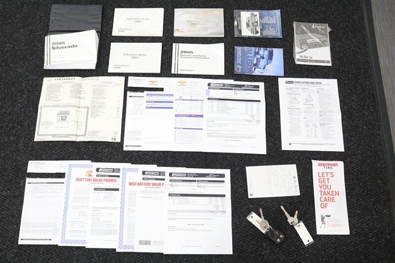 2005 Chevrolet Silverado 2500 LS  1-OWNER* 100% RUST FREE* NEVER HAD 5TH WHEEL / GOOSENECK* 5-SPD ALLISON* SHORT BED* NEW 2.5 "LEVEL LIFT W/ NEW 33 " BFG KO3 10-PLYS* ALL ORIGINAL BOOKS-WINDOW STICKER-2 KEYS-SERVICE RECORDS - Photo 20 - Portland, OR 97230