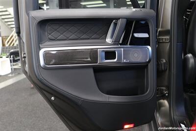 2025 Mercedes-Benz AMG G 63  1-OWNER* FULL PPF ON FRONT NOSE* MONZA GREY MAGNO-CARBON FIBER INTERIOR TRIM-22 " AMG WHEELS-EXCLUSIVE INTERIOR PLUS-AMG NIGHT PACKAGE MAGNOAMG PERFORMANCE STEERING WHEEL-BLACK MAGNO ROOF* - Photo 42 - Portland, OR 97230