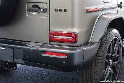 2025 Mercedes-Benz AMG G 63  1-OWNER* FULL PPF ON FRONT NOSE* MONZA GREY MAGNO-CARBON FIBER INTERIOR TRIM-22 " AMG WHEELS-EXCLUSIVE INTERIOR PLUS-AMG NIGHT PACKAGE MAGNOAMG PERFORMANCE STEERING WHEEL-BLACK MAGNO ROOF* - Photo 14 - Portland, OR 97230