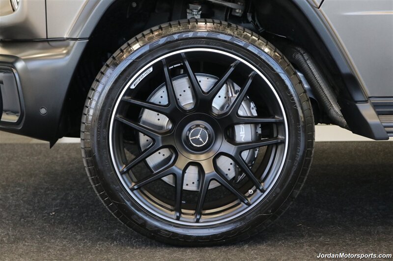 2025 Mercedes-Benz AMG G 63  1-OWNER* FULL PPF ON FRONT NOSE* MONZA GREY MAGNO-CARBON FIBER INTERIOR TRIM-22 " AMG WHEELS-EXCLUSIVE INTERIOR PLUS-AMG NIGHT PACKAGE MAGNOAMG PERFORMANCE STEERING WHEEL-BLACK MAGNO ROOF* - Photo 32 - Portland, OR 97230