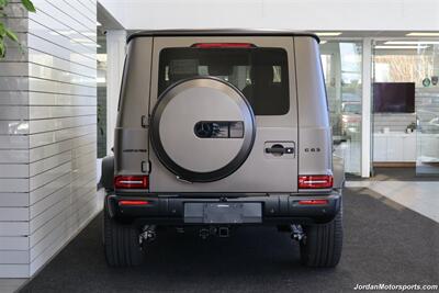 2025 Mercedes-Benz AMG G 63  1-OWNER* FULL PPF ON FRONT NOSE* MONZA GREY MAGNO-CARBON FIBER INTERIOR TRIM-22 " AMG WHEELS-EXCLUSIVE INTERIOR PLUS-AMG NIGHT PACKAGE MAGNOAMG PERFORMANCE STEERING WHEEL-BLACK MAGNO ROOF* - Photo 9 - Portland, OR 97230