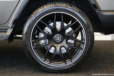 2025 Mercedes-Benz AMG G 63  1-OWNER* FULL PPF ON FRONT NOSE* MONZA GREY MAGNO-CARBON FIBER INTERIOR TRIM-22 " AMG WHEELS-EXCLUSIVE INTERIOR PLUS-AMG NIGHT PACKAGE MAGNOAMG PERFORMANCE STEERING WHEEL-BLACK MAGNO ROOF* - Photo 33 - Portland, OR 97230