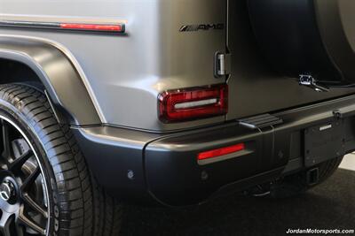 2025 Mercedes-Benz AMG G 63  1-OWNER* FULL PPF ON FRONT NOSE* MONZA GREY MAGNO-CARBON FIBER INTERIOR TRIM-22 " AMG WHEELS-EXCLUSIVE INTERIOR PLUS-AMG NIGHT PACKAGE MAGNOAMG PERFORMANCE STEERING WHEEL-BLACK MAGNO ROOF* - Photo 15 - Portland, OR 97230