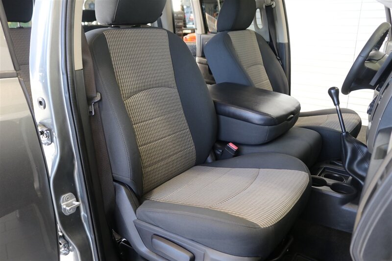 2012 RAM 2500 ST  6-SPD MANUAL 4D CREW CAB CUMMINS DIESEL 4X4 LONG BED TINTED WINDOWS REAR SLIDER LIFTED NEW BFG 35 " TIRES BANKS KIT FRESH FULL SERVICE EGR DELETED FULL EXHAUST - Photo 17 - Portland, OR 97230