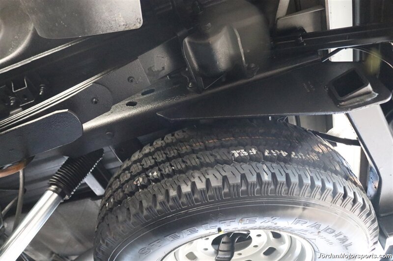 1999 Ford F-250 XLT  1-OWNER* 90K MILES ORIGINAL* NEW 2.5 " LEVEL W/ BILSTEIN 5100 SHOCKS* NEW 33 " BFG KO3 10-PLYs* NO RUST* 100% ALL ORIGINAL* FRESH SERVICE W/NEW BATTERIES-TERMINALS-BELTS-COOLANT FLUSH-AC CHARGE - Photo 26 - Portland, OR 97230