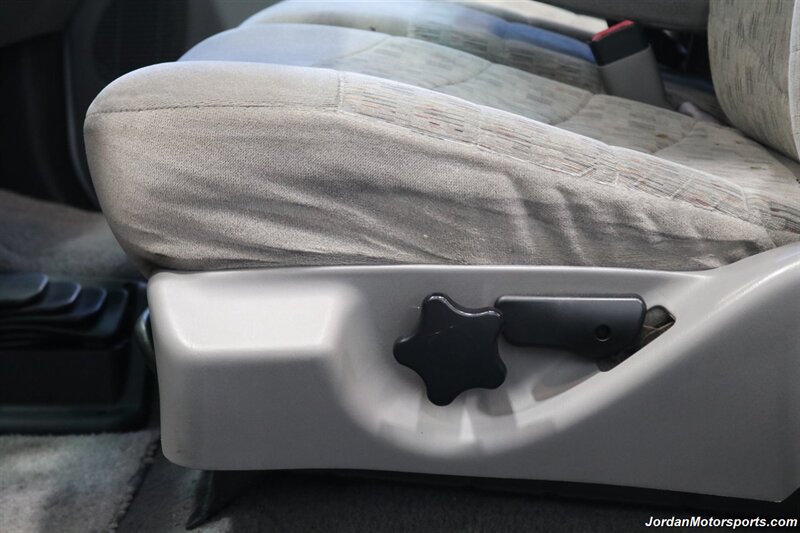 1999 Ford F-250 XLT  1-OWNER* 90K MILES ORIGINAL* NEW 2.5 " LEVEL W/ BILSTEIN 5100 SHOCKS* NEW 33 " BFG KO3 10-PLYs* NO RUST* 100% ALL ORIGINAL* FRESH SERVICE W/NEW BATTERIES-TERMINALS-BELTS-COOLANT FLUSH-AC CHARGE - Photo 70 - Portland, OR 97230