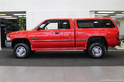 1998 Dodge Ram 2500 Laramie SLT  1-OWNER* 5-SPEED MANUAL* NEVER HAD 5TH WHEEL OR GOOSENECK* LARAMIE* SHORT BED 4X4* 1-OWNER* LEER CANOPY* EDGE TUNER* 100% STOCK* ALL BOOKS & KEYS - Photo 4 - Portland, OR 97230