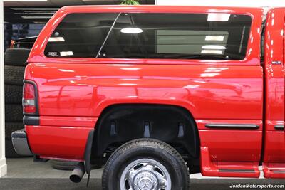 1998 Dodge Ram 2500 Laramie SLT  1-OWNER* 5-SPEED MANUAL* NEVER HAD 5TH WHEEL OR GOOSENECK* LARAMIE* SHORT BED 4X4* 1-OWNER* LEER CANOPY* EDGE TUNER* 100% STOCK* ALL BOOKS & KEYS - Photo 53 - Portland, OR 97230