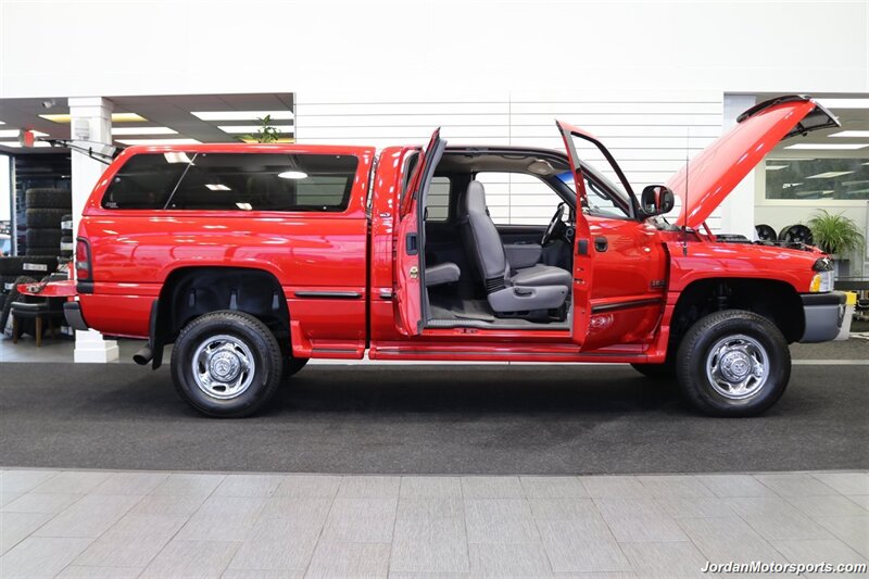 1998 Dodge Ram 2500 Laramie SLT  1-OWNER* 5-SPEED MANUAL* NEVER HAD 5TH WHEEL OR GOOSENECK* LARAMIE* SHORT BED 4X4* 1-OWNER* LEER CANOPY* EDGE TUNER* 100% STOCK* ALL BOOKS & KEYS - Photo 13 - Portland, OR 97230