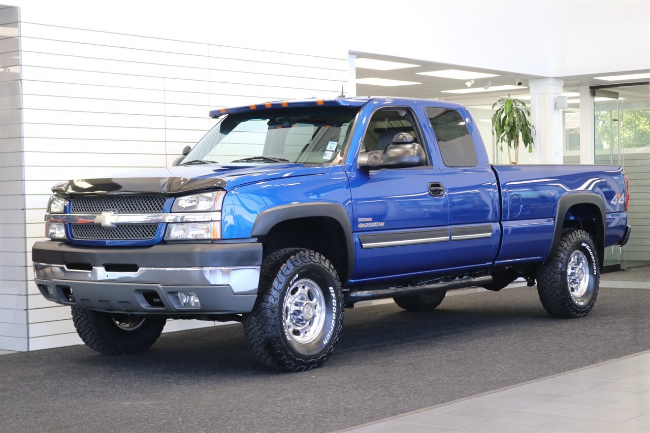 2004 Chevrolet Silverado 2500 LT 4dr Extended Cab LT  1-OWNER 100% RUST FREE* 100% STOCK* NEW 2.5 "FABTEC LEVEL KIT W/ BILSTEIN 5100 SHOCKS & NEW 33.5 " BFG KO3 10-PLYS* ALL SERVICE RECDS SINCE NEW* NEVER HAD 5TH WHEEL OR GOOSENECK* 5-SPD ALLISON - Photo 1 - Portland, OR 97230