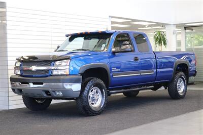 2004 Chevrolet Silverado 2500 LT 4dr Extended Cab LT  1-OWNER 100% RUST FREE* 100% STOCK* NEW 2.5 "FABTEC LEVEL KIT W/ BILSTEIN 5100 SHOCKS & NEW 33.5 " BFG KO3 10-PLYS* ALL SERVICE RECDS SINCE NEW* NEVER HAD 5TH WHEEL OR GOOSENECK* 5-SPD ALLISON - Photo 1 - Portland, OR 97230