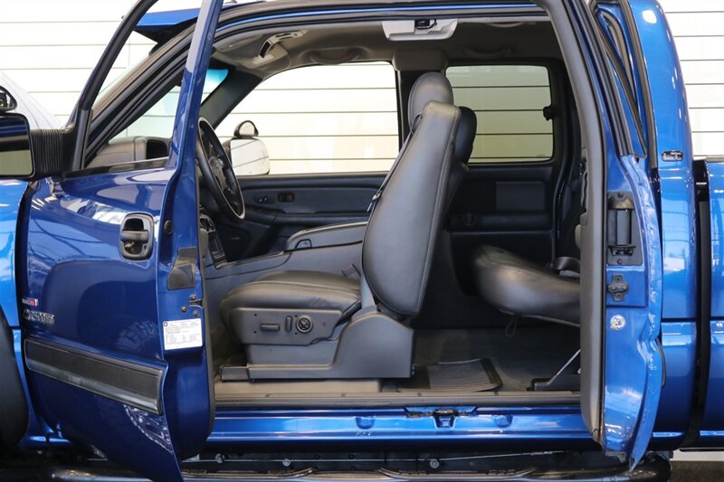 2004 Chevrolet Silverado 2500 LT 4dr Extended Cab LT  1-OWNER 100% RUST FREE* 100% STOCK* NEW 2.5 "FABTEC LEVEL KIT W/ BILSTEIN 5100 SHOCKS & NEW 33.5 " BFG KO3 10-PLYS* ALL SERVICE RECDS SINCE NEW* NEVER HAD 5TH WHEEL OR GOOSENECK* 5-SPD ALLISON - Photo 93 - Portland, OR 97230
