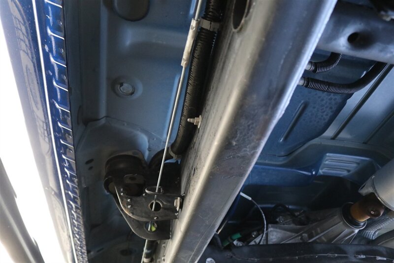 2004 Chevrolet Silverado 2500 LT 4dr Extended Cab LT  1-OWNER 100% RUST FREE* 100% STOCK* NEW 2.5 "FABTEC LEVEL KIT W/ BILSTEIN 5100 SHOCKS & NEW 33.5 " BFG KO3 10-PLYS* ALL SERVICE RECDS SINCE NEW* NEVER HAD 5TH WHEEL OR GOOSENECK* 5-SPD ALLISON - Photo 31 - Portland, OR 97230