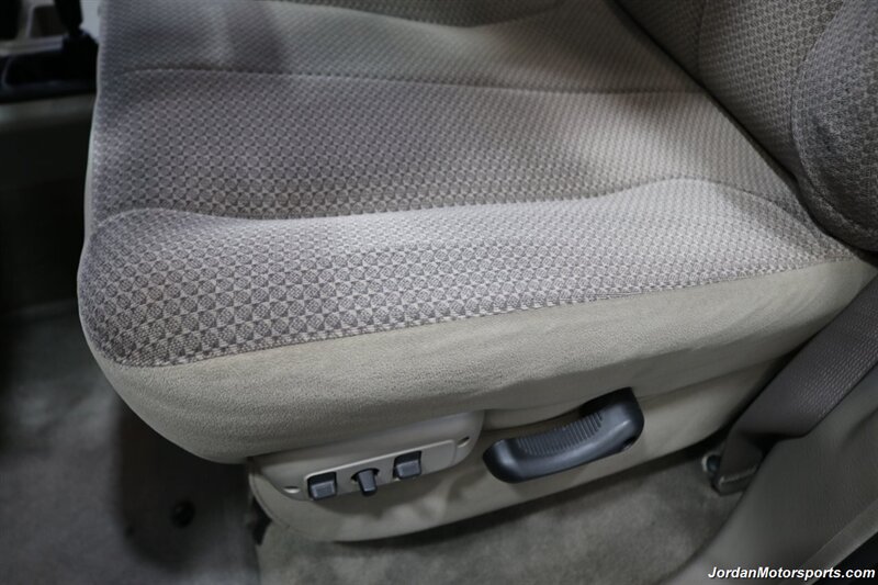 2005 Dodge Ram 3500 SLT 6-SPEED MANUAL 5.9L* NEVER HAD 5TH WHEEL OR GOOSNECK* FULL FRONT END SUSPENSION NEW REBUILD* CARLI 3 "LEVEL LIFT W/BILSTEIN 5100 SHOCKS* 34 " TOYO A/T III 10-PLYS* LEER CANOPY* LINEX BED LINER - Photo 62 - Portland, OR 97230