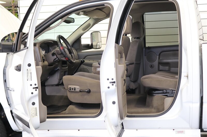 2005 Dodge Ram 3500 SLT  1-OWNER* 100% RUST FREE* 5.9L HIGH OUTPUT* 6-SPD MANUAL* DEALER SERVICED SINCE NEW W/ ALL RECORDS* NEW SERVICE INCLUDING NEW AC COMPRESSOR & FLUIDS* 100% STOCK UNMODIFIED* ALL BOOKS * COLLECTOR GRADE - Photo 62 - Portland, OR 97230