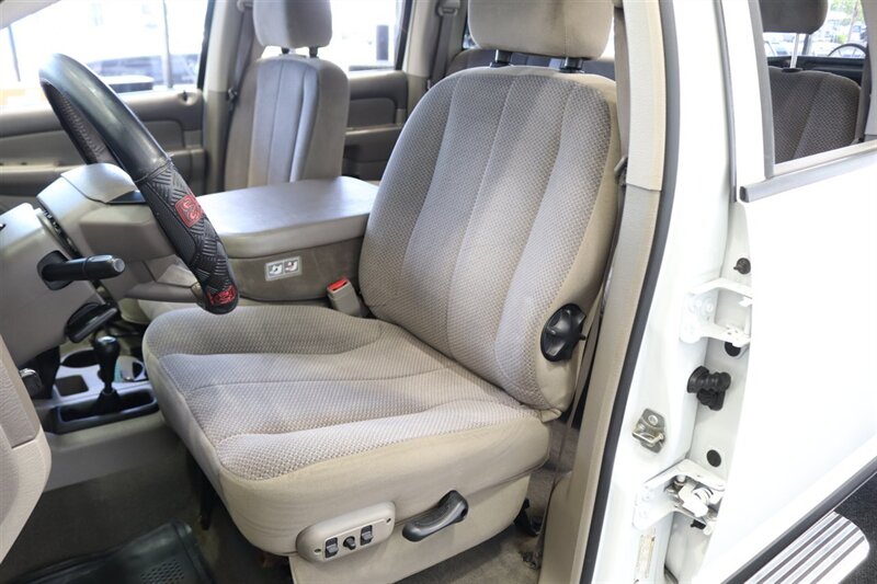 2005 Dodge Ram 3500 SLT  1-OWNER* 100% RUST FREE* 5.9L HIGH OUTPUT* 6-SPD MANUAL* DEALER SERVICED SINCE NEW W/ ALL RECORDS* NEW SERVICE INCLUDING NEW AC COMPRESSOR & FLUIDS* 100% STOCK UNMODIFIED* ALL BOOKS * COLLECTOR GRADE - Photo 16 - Portland, OR 97230