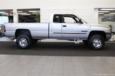 2001 Dodge Ram 2500 SLT  2-OWNERS SINCE NEW* 100% RUST FREE* NEW 33 " BFG KO3 10-PLYS* UPGRADED EXTERNAL INJECTION PUMP* NEW BRAKES - ROTORS - CALIPERS - BRAKE FLUID - WIPERS - AIR FILTER* NEVER HAD 5TH WHEELS OR GOOSNECK - Photo 4 - Portland, OR 97230