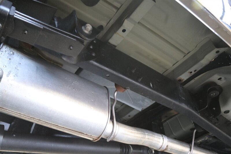 2001 Ford F-250 XLT  1-OWNER* 100% RUST FREE* NEW 2.5 " LEVEL KIT W/ NEW 35 " BFG KO3 10-PLYs* ALL SERVICE RECORDS SINCE NEW @FORD DEALER* NEW BRAKES-ROTORS-CALIPERS-COOLANT FLUSH-BRAKE FLUID-THERMOSTAT* ALL BOOKS & KEYS - Photo 32 - Portland, OR 97230