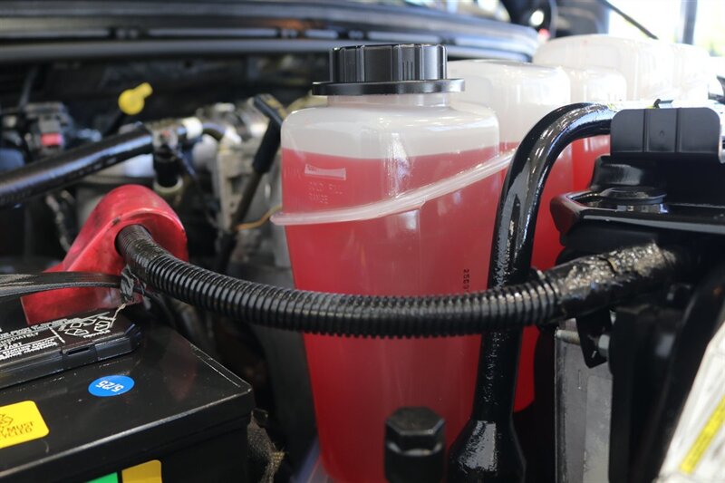 2001 Ford F-250 XLT  1-OWNER* 100% RUST FREE* NEW 2.5 " LEVEL KIT W/ NEW 35 " BFG KO3 10-PLYs* ALL SERVICE RECORDS SINCE NEW @FORD DEALER* NEW BRAKES-ROTORS-CALIPERS-COOLANT FLUSH-BRAKE FLUID-THERMOSTAT* ALL BOOKS & KEYS - Photo 38 - Portland, OR 97230