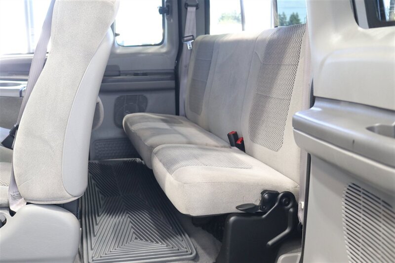 2001 Ford F-250 XLT  1-OWNER* 100% RUST FREE* NEW 2.5 " LEVEL KIT W/ NEW 35 " BFG KO3 10-PLYs* ALL SERVICE RECORDS SINCE NEW @FORD DEALER* NEW BRAKES-ROTORS-CALIPERS-COOLANT FLUSH-BRAKE FLUID-THERMOSTAT* ALL BOOKS & KEYS - Photo 86 - Portland, OR 97230