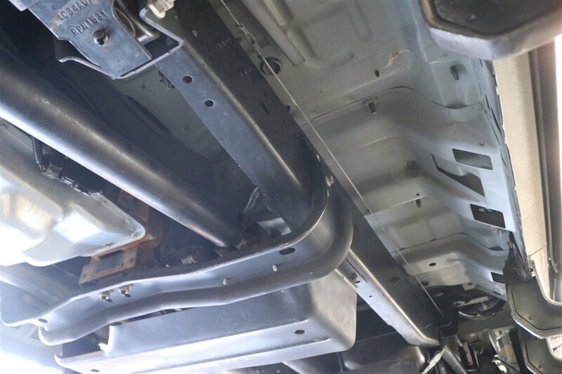 2001 Ford F-250 XLT  1-OWNER* 100% RUST FREE* NEW 2.5 " LEVEL KIT W/ NEW 35 " BFG KO3 10-PLYs* ALL SERVICE RECORDS SINCE NEW @FORD DEALER* NEW BRAKES-ROTORS-CALIPERS-COOLANT FLUSH-BRAKE FLUID-THERMOSTAT* ALL BOOKS & KEYS - Photo 27 - Portland, OR 97230