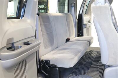 2001 Ford F-250 XLT  1-OWNER* 100% RUST FREE* NEW 2.5 " LEVEL KIT W/ NEW 35 " BFG KO3 10-PLYs* ALL SERVICE RECORDS SINCE NEW @FORD DEALER* NEW BRAKES-ROTORS-CALIPERS-COOLANT FLUSH-BRAKE FLUID-THERMOSTAT* ALL BOOKS & KEYS - Photo 18 - Portland, OR 97230