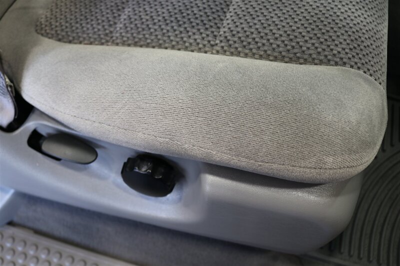 2001 Ford F-250 XLT  1-OWNER* 100% RUST FREE* NEW 2.5 " LEVEL KIT W/ NEW 35 " BFG KO3 10-PLYs* ALL SERVICE RECORDS SINCE NEW @FORD DEALER* NEW BRAKES-ROTORS-CALIPERS-COOLANT FLUSH-BRAKE FLUID-THERMOSTAT* ALL BOOKS & KEYS - Photo 73 - Portland, OR 97230