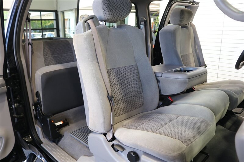 2001 Ford F-250 XLT  1-OWNER* 100% RUST FREE* NEW 2.5 " LEVEL KIT W/ NEW 35 " BFG KO3 10-PLYs* ALL SERVICE RECORDS SINCE NEW @FORD DEALER* NEW BRAKES-ROTORS-CALIPERS-COOLANT FLUSH-BRAKE FLUID-THERMOSTAT* ALL BOOKS & KEYS - Photo 17 - Portland, OR 97230