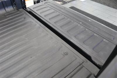 2001 Ford F-250 XLT  1-OWNER* 100% RUST FREE* NEW 2.5 " LEVEL KIT W/ NEW 35 " BFG KO3 10-PLYs* ALL SERVICE RECORDS SINCE NEW @FORD DEALER* NEW BRAKES-ROTORS-CALIPERS-COOLANT FLUSH-BRAKE FLUID-THERMOSTAT* ALL BOOKS & KEYS - Photo 45 - Portland, OR 97230