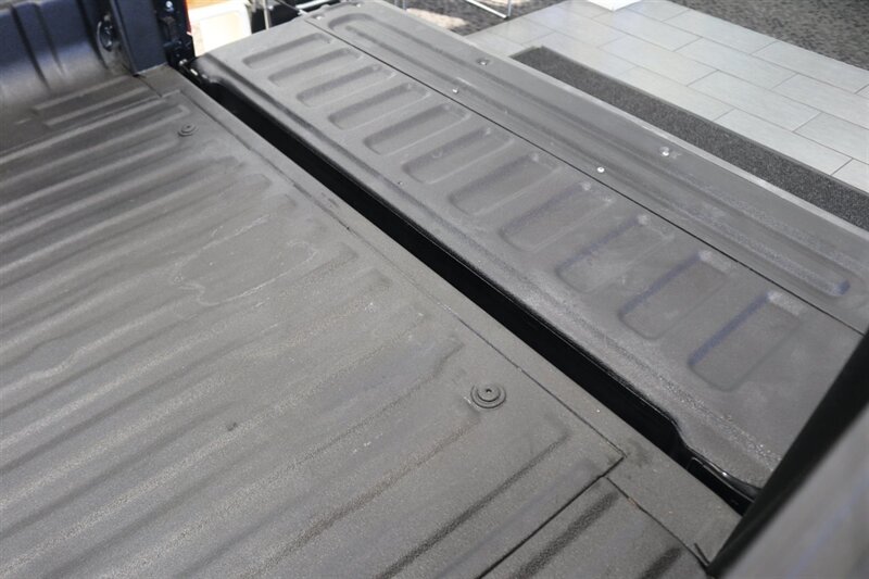 2001 Ford F-250 XLT  1-OWNER* 100% RUST FREE* NEW 2.5 " LEVEL KIT W/ NEW 35 " BFG KO3 10-PLYs* ALL SERVICE RECORDS SINCE NEW @FORD DEALER* NEW BRAKES-ROTORS-CALIPERS-COOLANT FLUSH-BRAKE FLUID-THERMOSTAT* ALL BOOKS & KEYS - Photo 45 - Portland, OR 97230