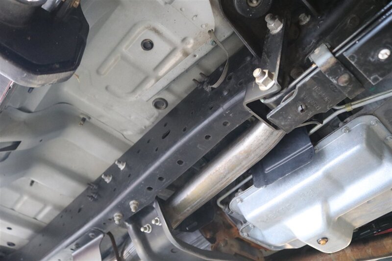 2001 Ford F-250 XLT  1-OWNER* 100% RUST FREE* NEW 2.5 " LEVEL KIT W/ NEW 35 " BFG KO3 10-PLYs* ALL SERVICE RECORDS SINCE NEW @FORD DEALER* NEW BRAKES-ROTORS-CALIPERS-COOLANT FLUSH-BRAKE FLUID-THERMOSTAT* ALL BOOKS & KEYS - Photo 30 - Portland, OR 97230