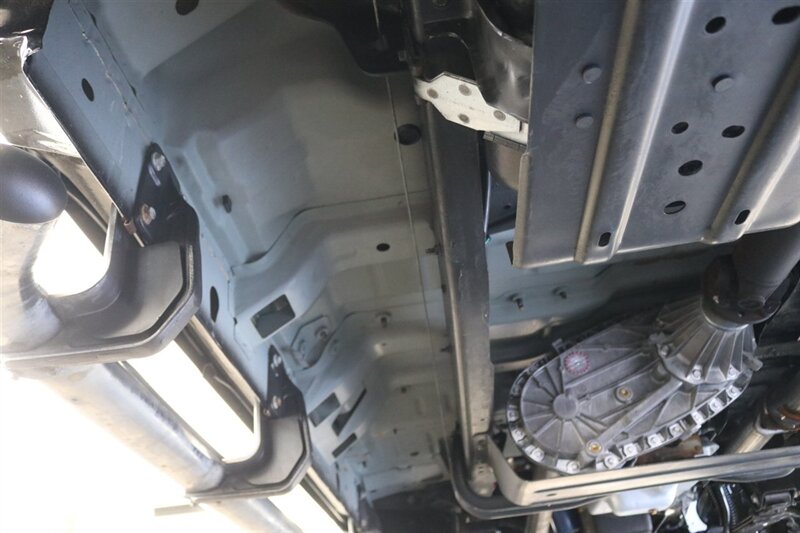 2001 Ford F-250 XLT  1-OWNER* 100% RUST FREE* NEW 2.5 " LEVEL KIT W/ NEW 35 " BFG KO3 10-PLYs* ALL SERVICE RECORDS SINCE NEW @FORD DEALER* NEW BRAKES-ROTORS-CALIPERS-COOLANT FLUSH-BRAKE FLUID-THERMOSTAT* ALL BOOKS & KEYS - Photo 26 - Portland, OR 97230