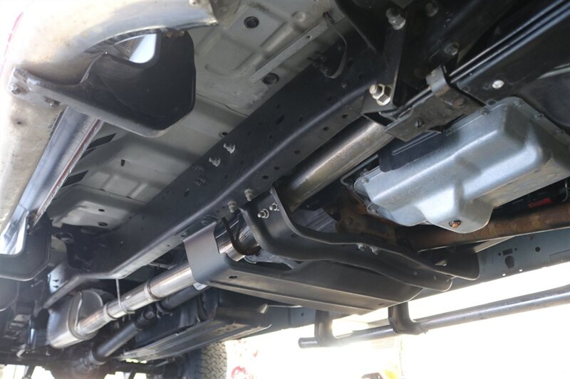 2001 Ford F-250 XLT  1-OWNER* 100% RUST FREE* NEW 2.5 " LEVEL KIT W/ NEW 35 " BFG KO3 10-PLYs* ALL SERVICE RECORDS SINCE NEW @FORD DEALER* NEW BRAKES-ROTORS-CALIPERS-COOLANT FLUSH-BRAKE FLUID-THERMOSTAT* ALL BOOKS & KEYS - Photo 23 - Portland, OR 97230